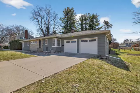 Exterior - 210 Ivanhoe Rd, Waterloo, IA 50701 photo 3 of 9