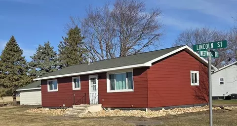 519 Westwood Dr, Strawberry Point, IA 52076