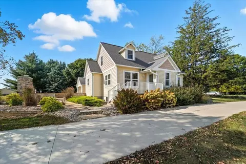 8311 Westbrook Rd, Cedar Falls, IA 50613