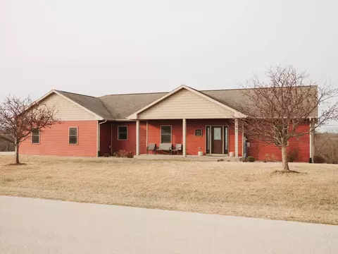 306 Natures Dr, Mcgregor, IA 52157