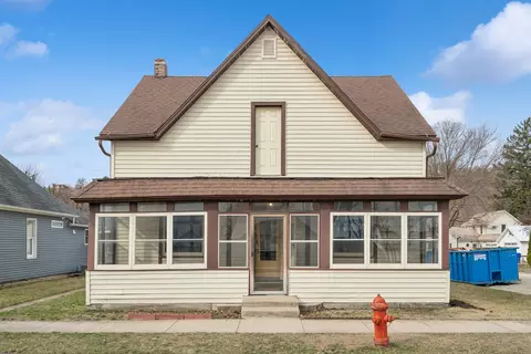 332 N 1st St, Guttenberg, IA 52052