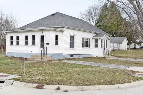 233 Vine St, Osage, IA 50461