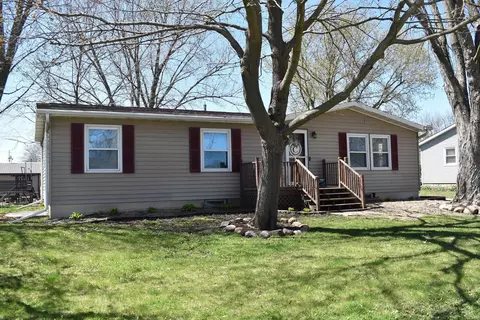 909 S 6th St, Osage, IA 50461