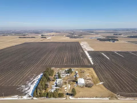 1772 Timber Ave, Charles City, IA 50616