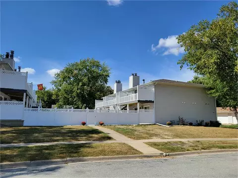 217 NW 21st St #7, Waverly, IA 50677