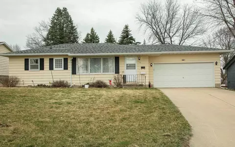 103 Primrose Ln, La Porte City, IA 50651