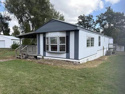 213 Brookside Dr, Dunkerton, IA 50626