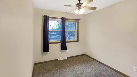 2015 Waterloo Rd, Cedar Falls, IA 50613 photo 9
