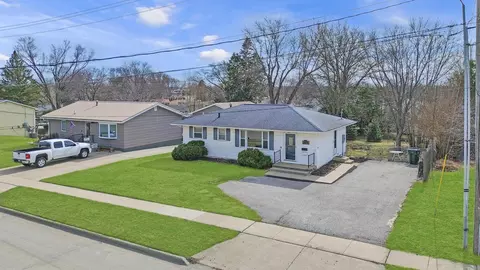 2015 Waterloo Rd, Cedar Falls, IA 50613 photo 2