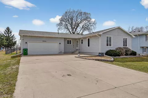 116 Dawn Dr, Elk Run Heights, IA 50707