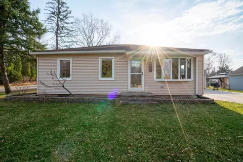 2804 Sunny Ln, Cedar Falls, IA 50613