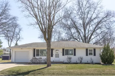 125 Oregon Rd, Cedar Falls, IA 50613