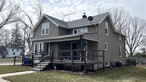 215 S Woodward Ave, Fredericksburg, IA 50630