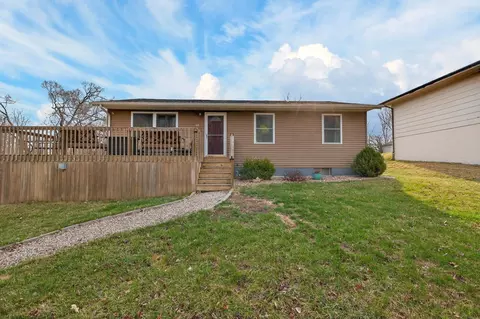 137 Vera Dr, Waterloo, IA 50701