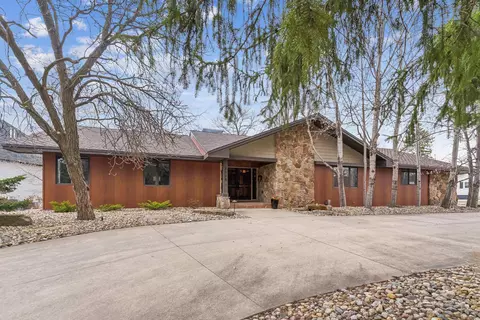 3538 Inverness Rd, Waterloo, IA 50701