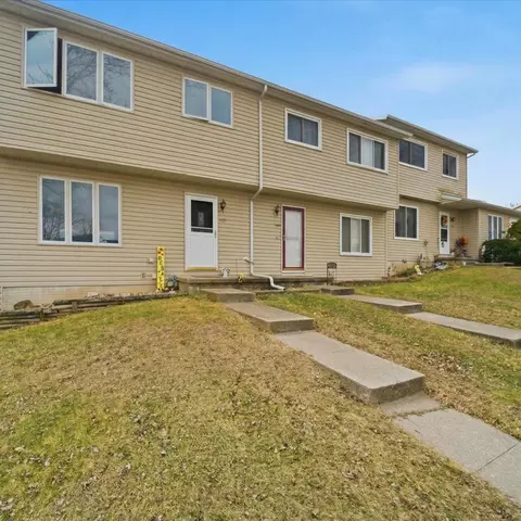 1122 Oleson Rd, Waterloo, IA 50702