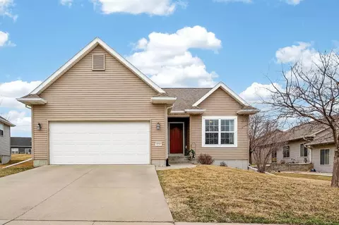 4134 Mockingbird Ln, Waterloo, IA 50701