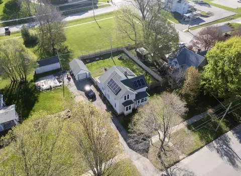405 S Main St, Fayette, IA 52142