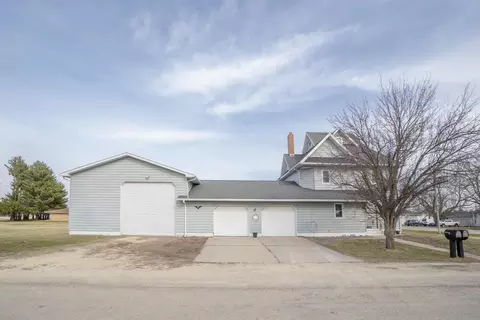 103 6th St, Fairbank, IA 50629