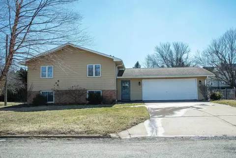 406 Monroe St, Dysart, IA 52224