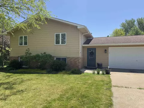 406 Monroe St, Dysart, IA 52224