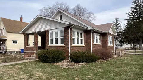 513 3rd Ave, Charles City, IA 50616
