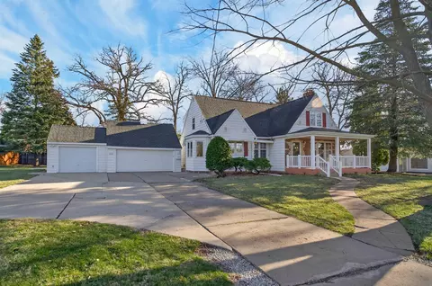 2320 Rainbow Dr, Cedar Falls, IA 50613