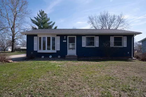 825 Belle St, Waterloo, IA 50702
