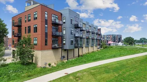 250 State St #406, Cedar Falls, IA 50613