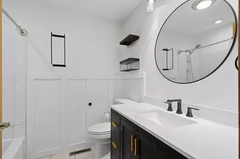 Bath - 332 Fleur Dr, New Hampton, IA 50659 photo 1 of 4