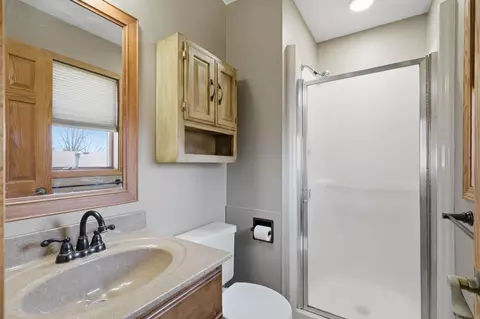 Bath - 332 Fleur Dr, New Hampton, IA 50659 photo 3 of 4