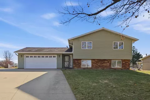 332 Fleur Dr, New Hampton, IA 50659
