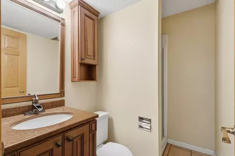 Bath - 332 Fleur Dr, New Hampton, IA 50659 photo 4 of 4