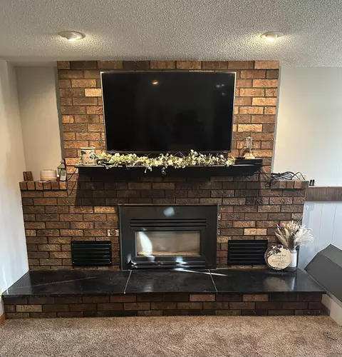 Living - 332 Fleur Dr, New Hampton, IA 50659 photo 7 of 9