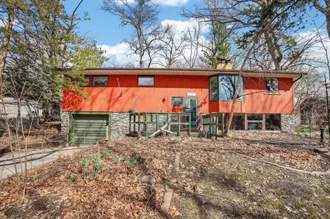 2512 Timber Dr, Cedar Falls, IA 50613