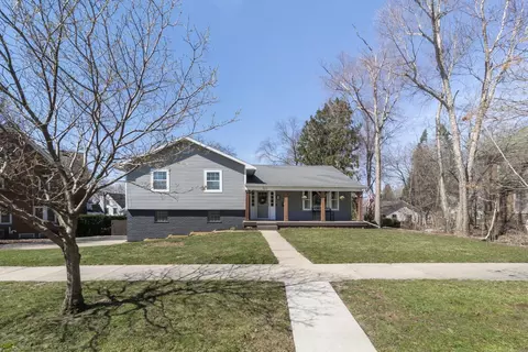 511 Columbia Cir, Waterloo, IA 50701