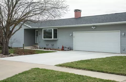 1101 9th St NW, Waverly, IA 50677