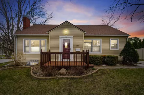 115 N Division St, Cedar Falls, IA 50613