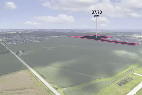 8 98 Acres Ml N Center Point Rd, Robins, IA 52328
