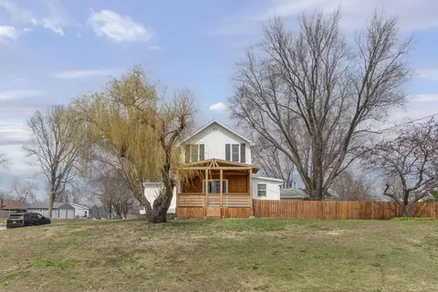 341 S Lake St, Shell Rock, IA 50670