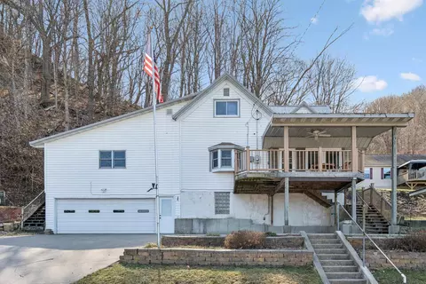 751 Pearl St, Lansing, IA 52151