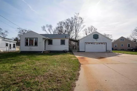 1129 S Evans Rd, Evansdale, IA 50707