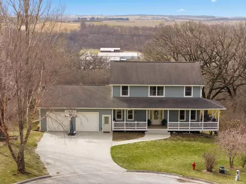 Exterior - 1005 Eileen Ct, Decorah, IA 52101 photo 2 of 7