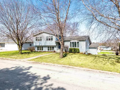 1120 Grant St, Denver, IA 50622