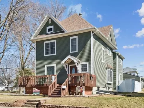 201 3rd Ave SE, Oelwein, IA 50662