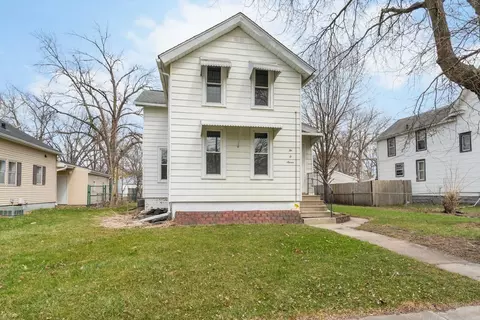 207 Denver St, Waterloo, IA 50701