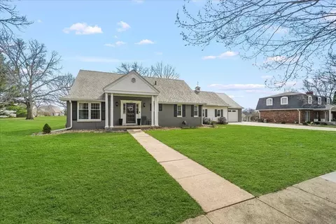 1026 Carriage Ln, Cedar Falls, IA 50613