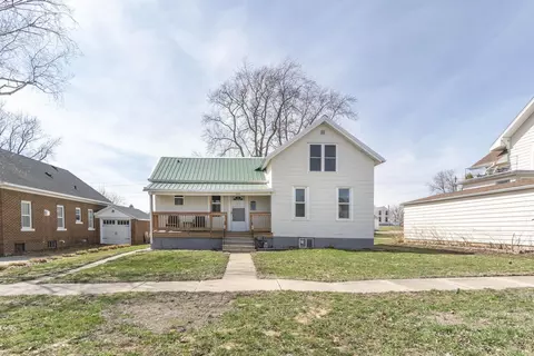 204 NE 1st St, Tripoli, IA 50676