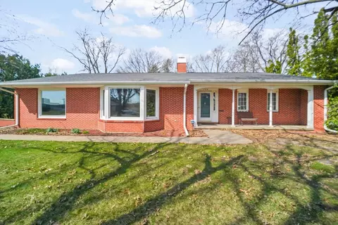 120 Kenway Rd, Waterloo, IA 50701