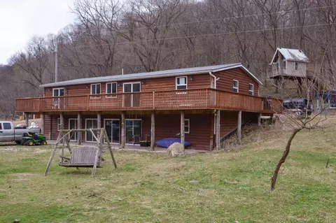37139 Errthum Rd, Guttenberg, IA 52052
